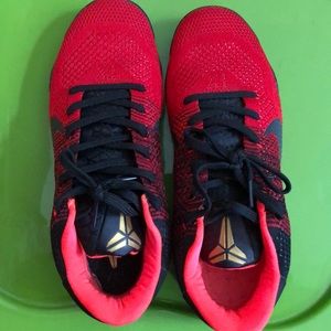 Nike Kobe 11’s Red and Black size 9.5